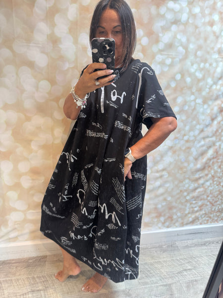 ID Calligraphy Monchrome Dress