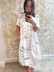 ID Calligraphy Monchrome Dress