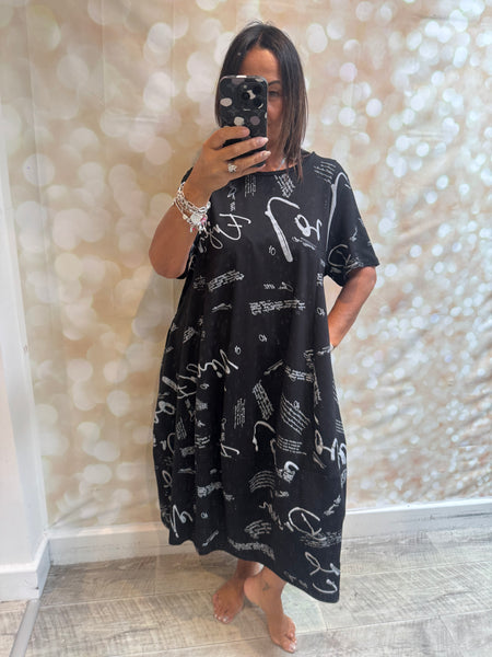 ID Calligraphy Monchrome Dress