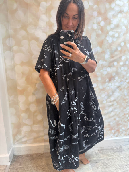 ID Calligraphy Monchrome Dress