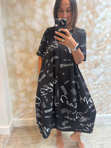 ID Calligraphy Monchrome Dress